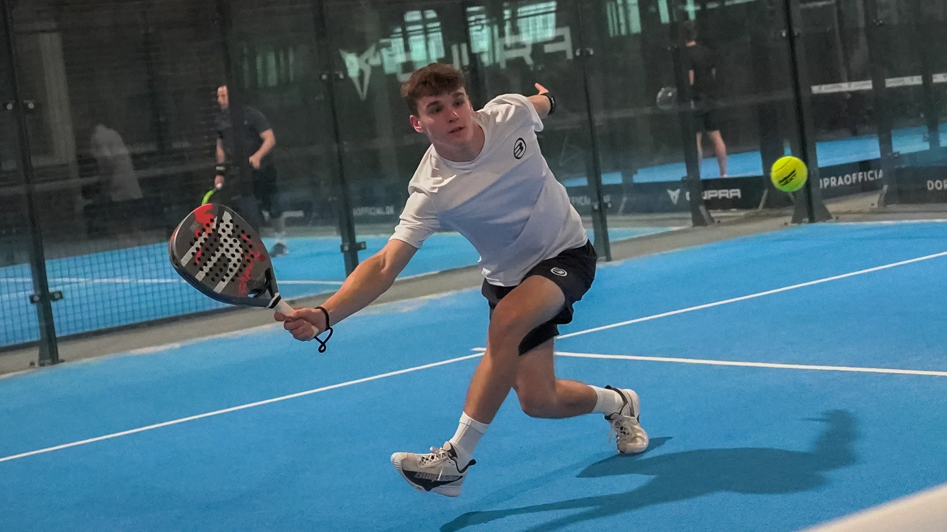 Leichte Schläger für Frauen – Jetzt bei Padel Profi Deutschland die Top-Auswahl an Padelschlägern entdecken
